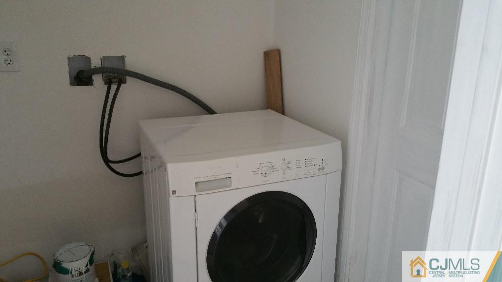 125 Winthrop Road Edison, NJ 08817 - Photo 23 of 23 a utility room with dryer and washer