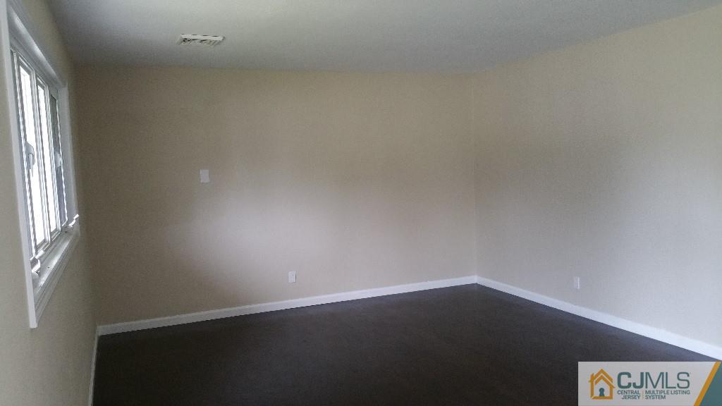 125 Winthrop Road Edison, NJ 08817 - Photo 4 of 23 an empty room with a window