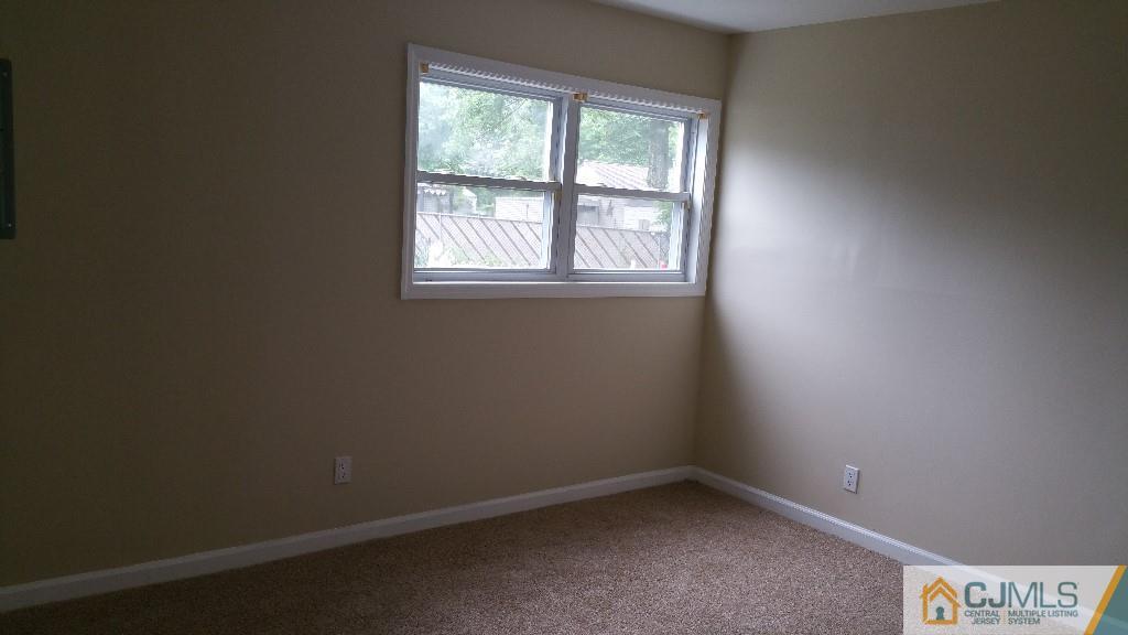 125 Winthrop Road Edison, NJ 08817 - Photo 9 of 23 an empty room with a window