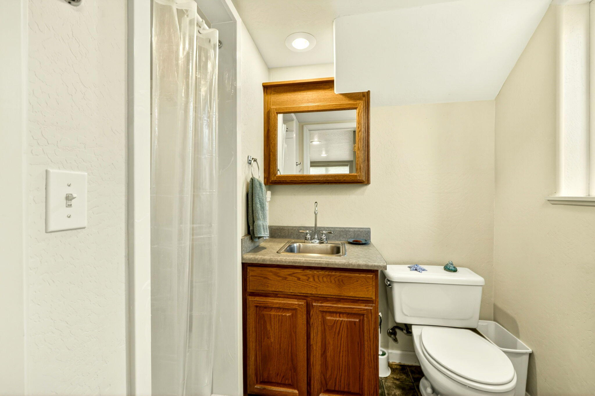 1501 Lithia Way Talent, OR 97540 - Photo 17 of 34 16