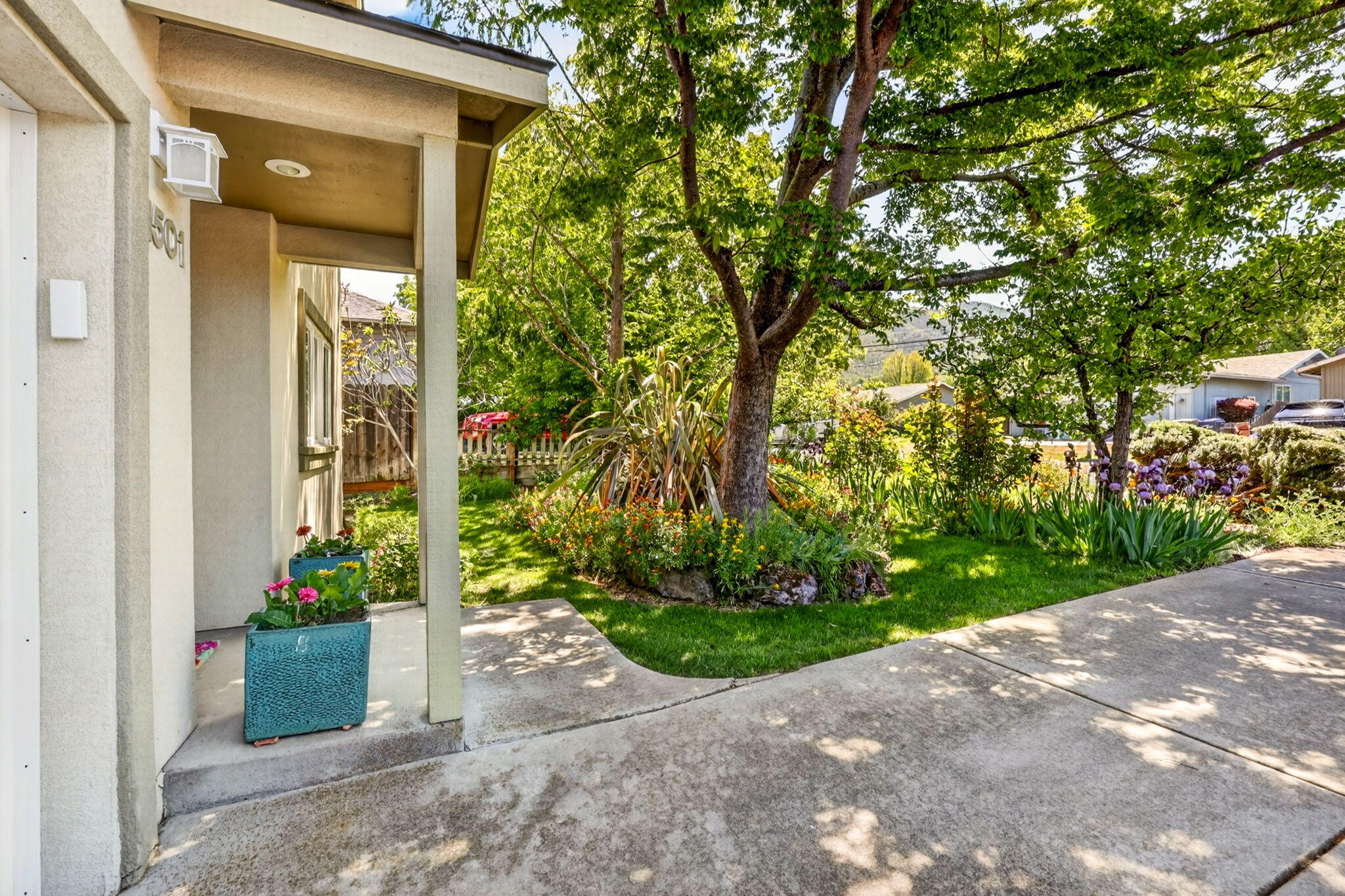 1501 Lithia Way Talent, OR 97540 - Photo 3 of 34 2a