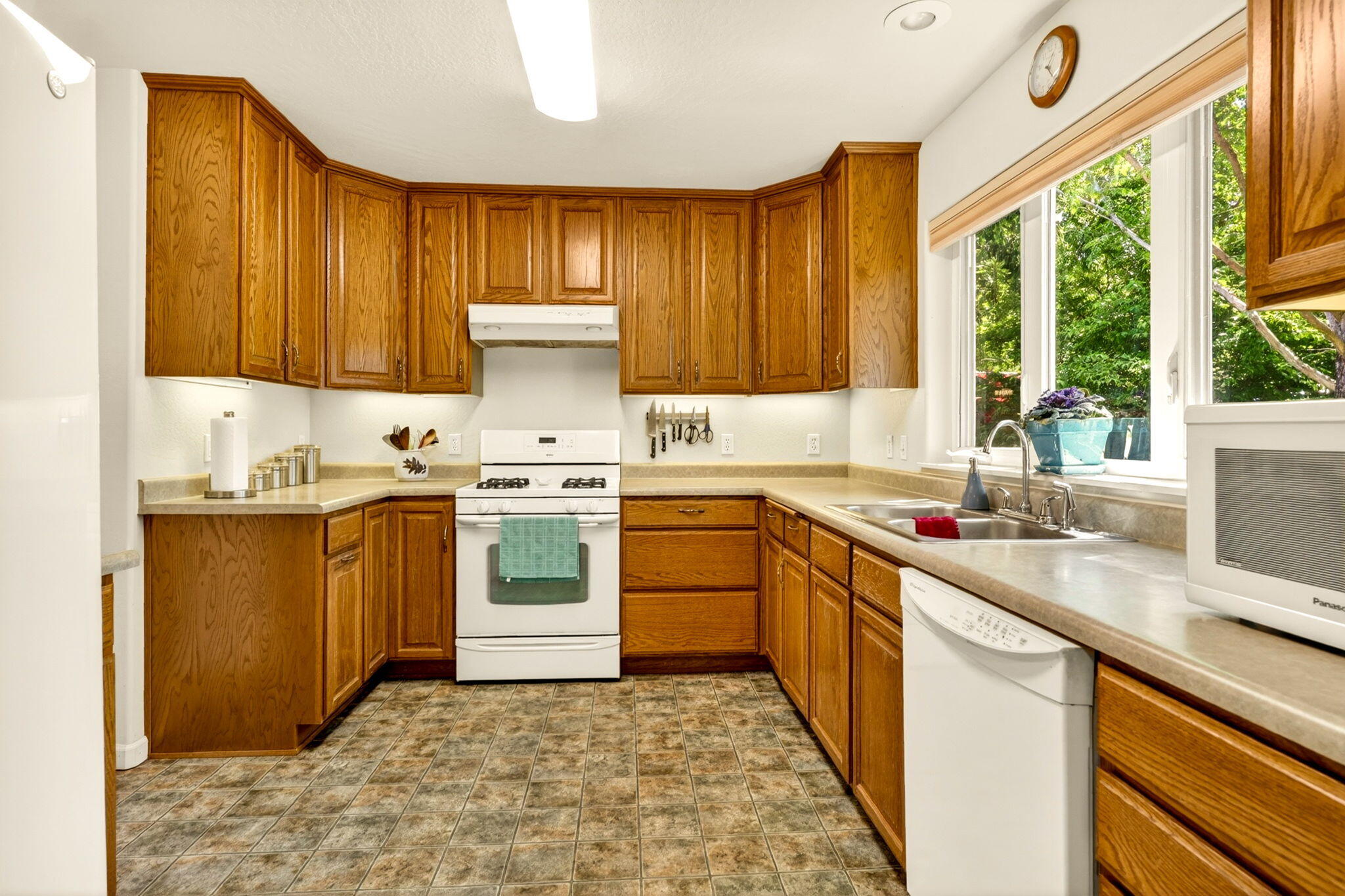 1501 Lithia Way Talent, OR 97540 - Photo 7 of 34 6