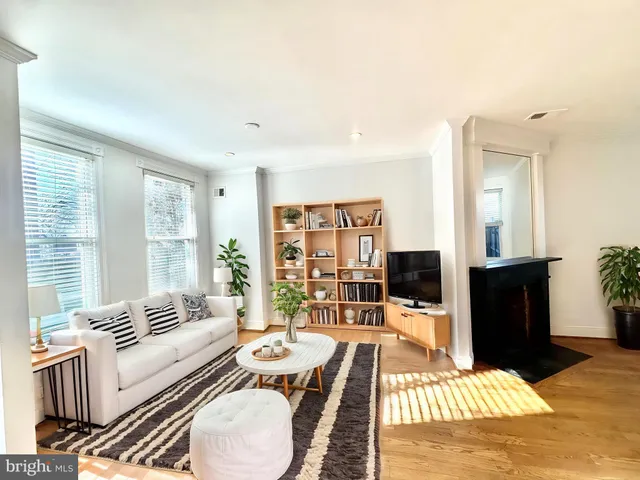 $3,990 | 769 Kenyon Street Northwest, Washington, DC 20010