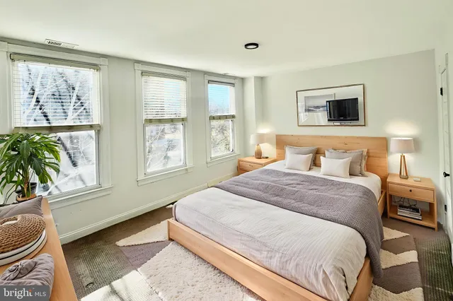 $3,990 | 769 Kenyon Street Northwest, Washington, DC 20010