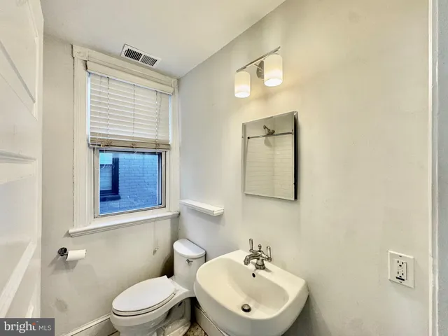 $3,990 | 769 Kenyon Street Northwest, Washington, DC 20010