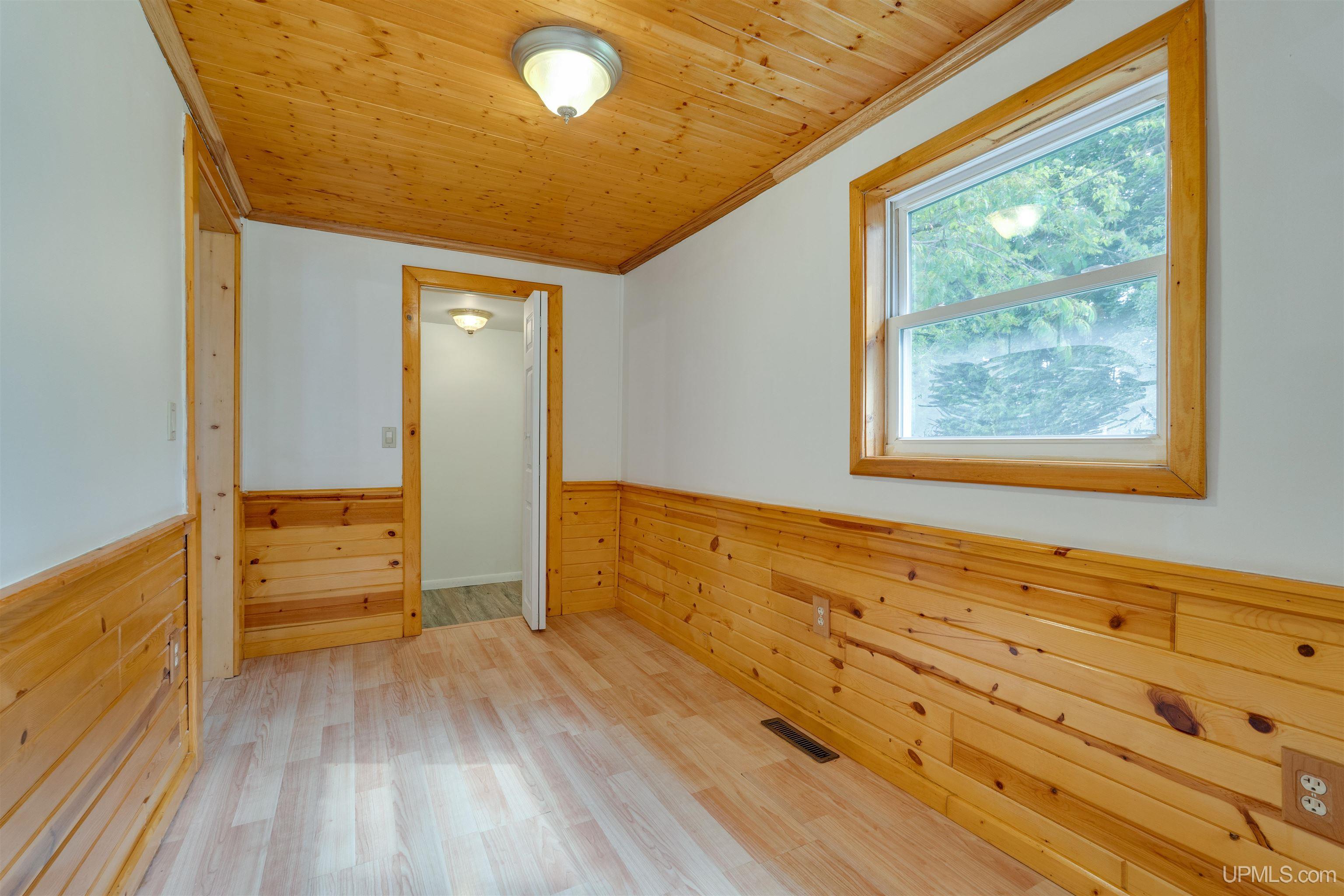 102 Fifth Street Manistique, MI 49854 - Photo 18 of 31 Gallery Image 18