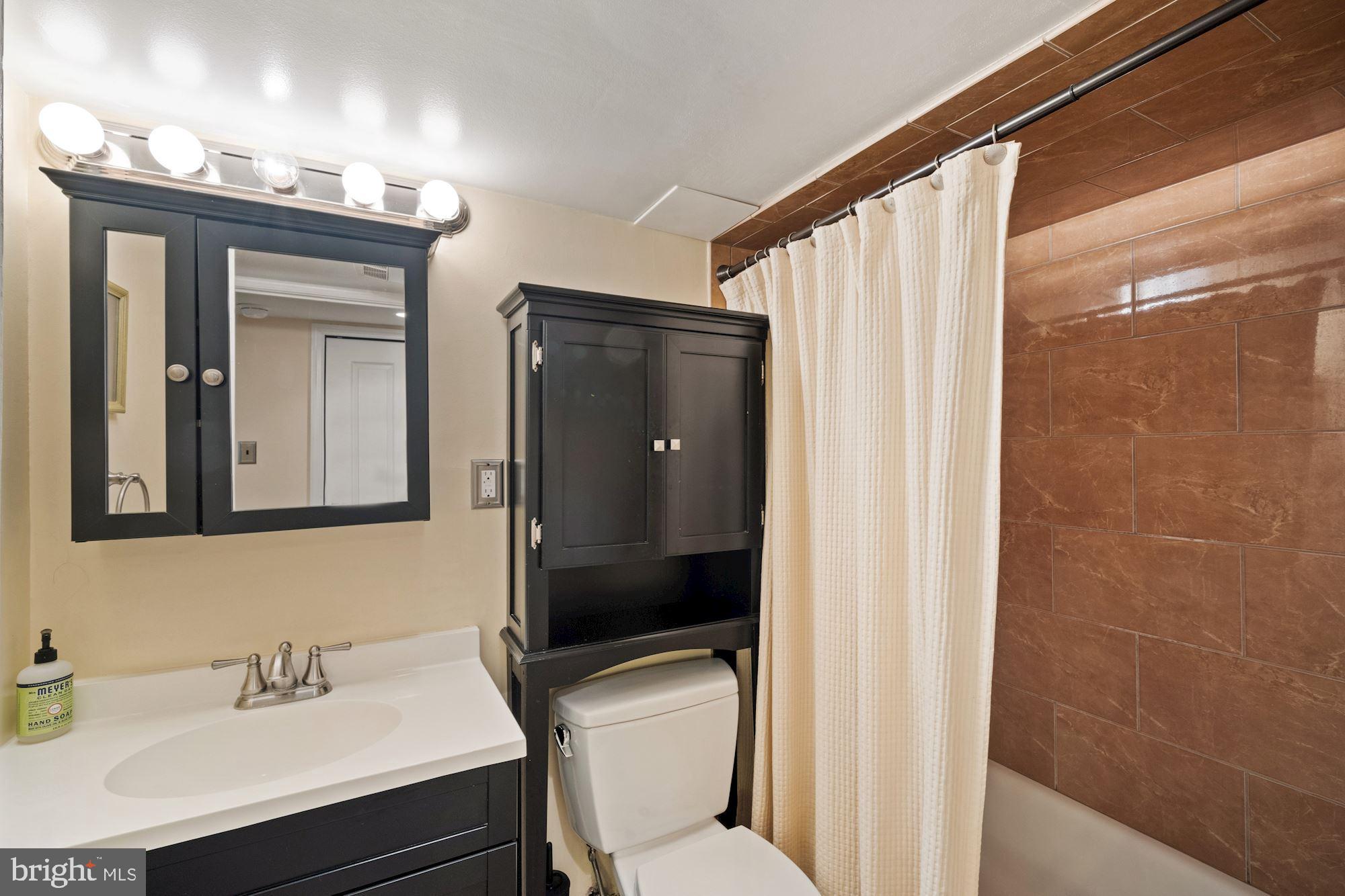 512 Seward Square Southeast Washington, DC 20003 - Photo 36 of 42