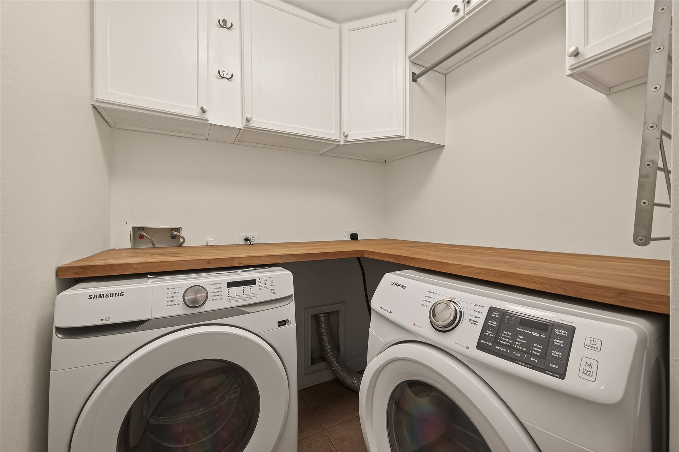 2704 Hewn Rock Way Pearland, TX 77584 - Photo 31 of 40 a utility room with dryer and washer