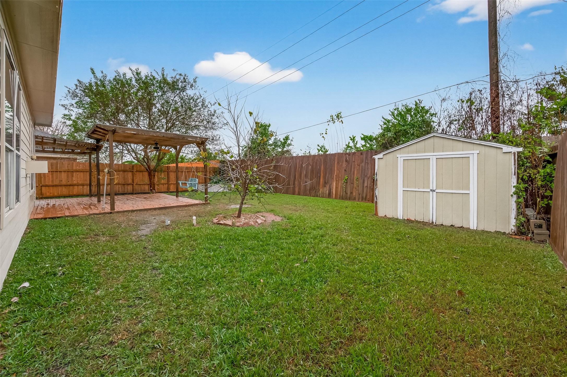 2704 Hewn Rock Way Pearland, TX 77584 - Photo 40 of 40 a view of a backyard