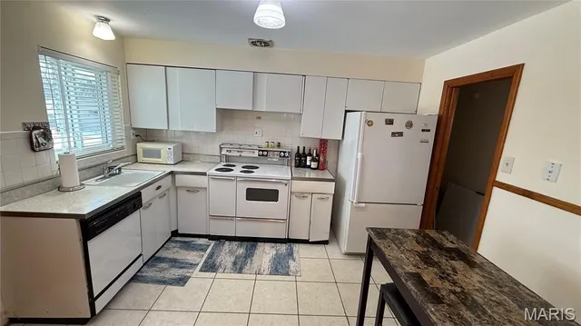 $2,000 | 9834 Glenmont Drive, St. Louis, MO 63123