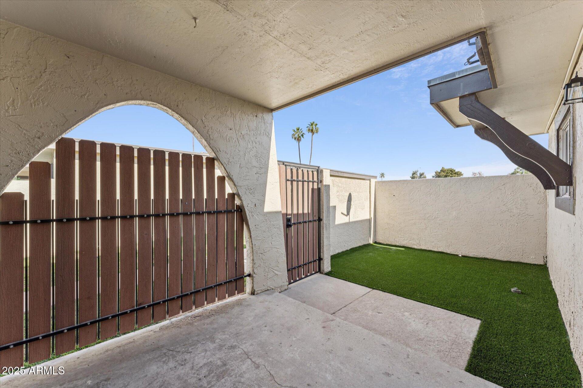 830 South Dobson Road, Unit 19 Mesa, AZ 85202 - Photo 3 of 15 03-Courtyard