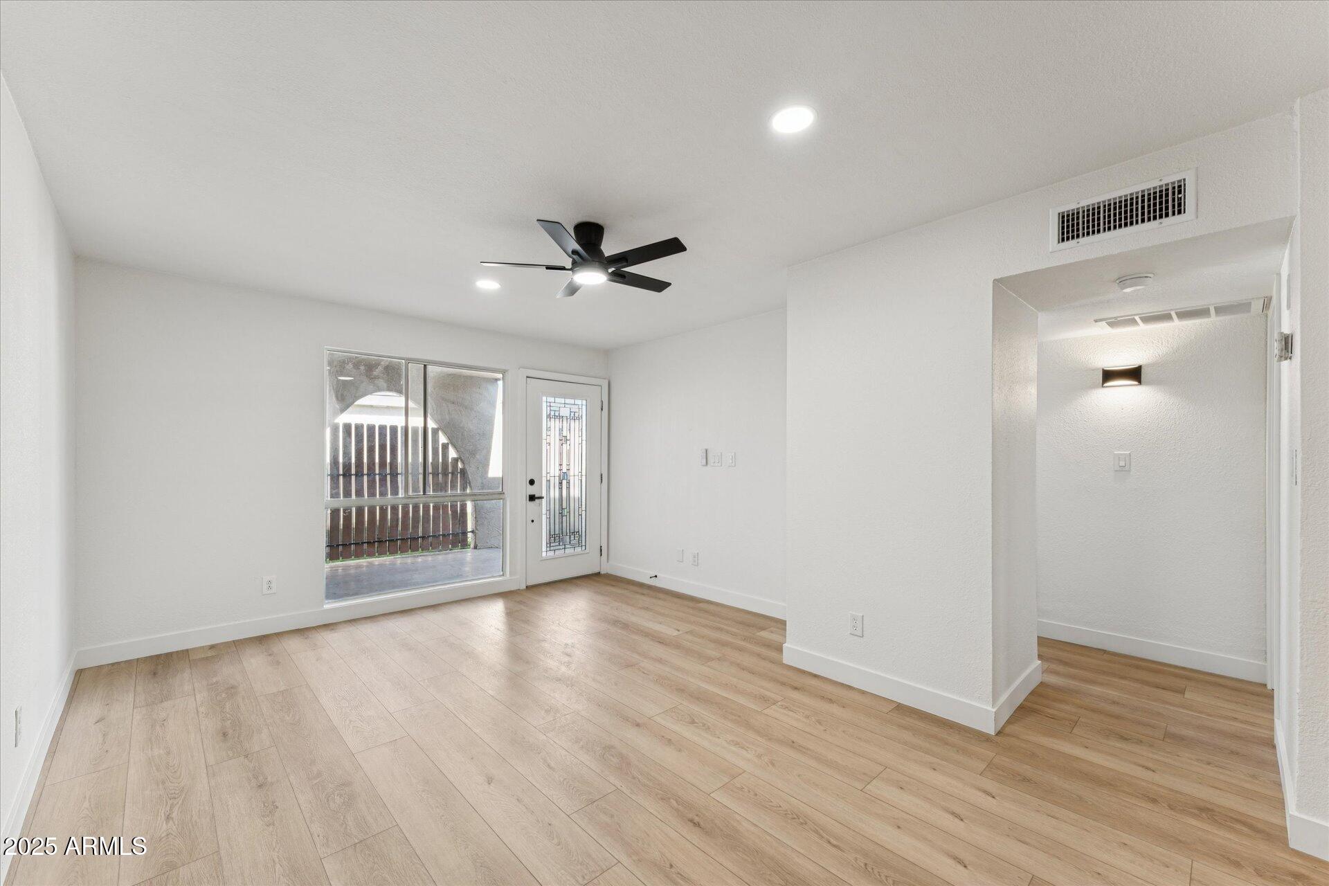 830 South Dobson Road, Unit 19 Mesa, AZ 85202 - Photo 4 of 15 04-Living Room