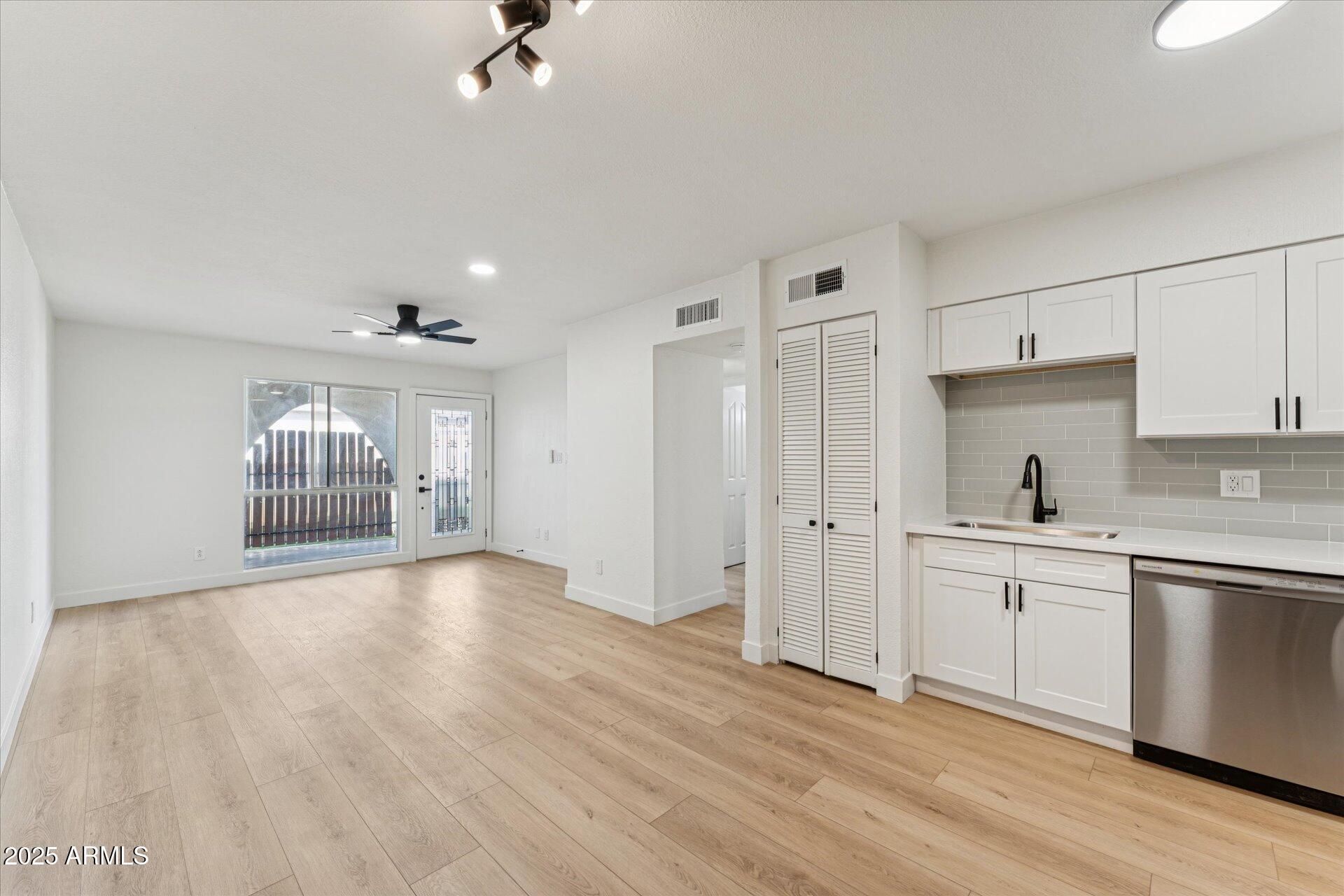 830 South Dobson Road, Unit 19 Mesa, AZ 85202 - Photo 6 of 15 06-Living Room