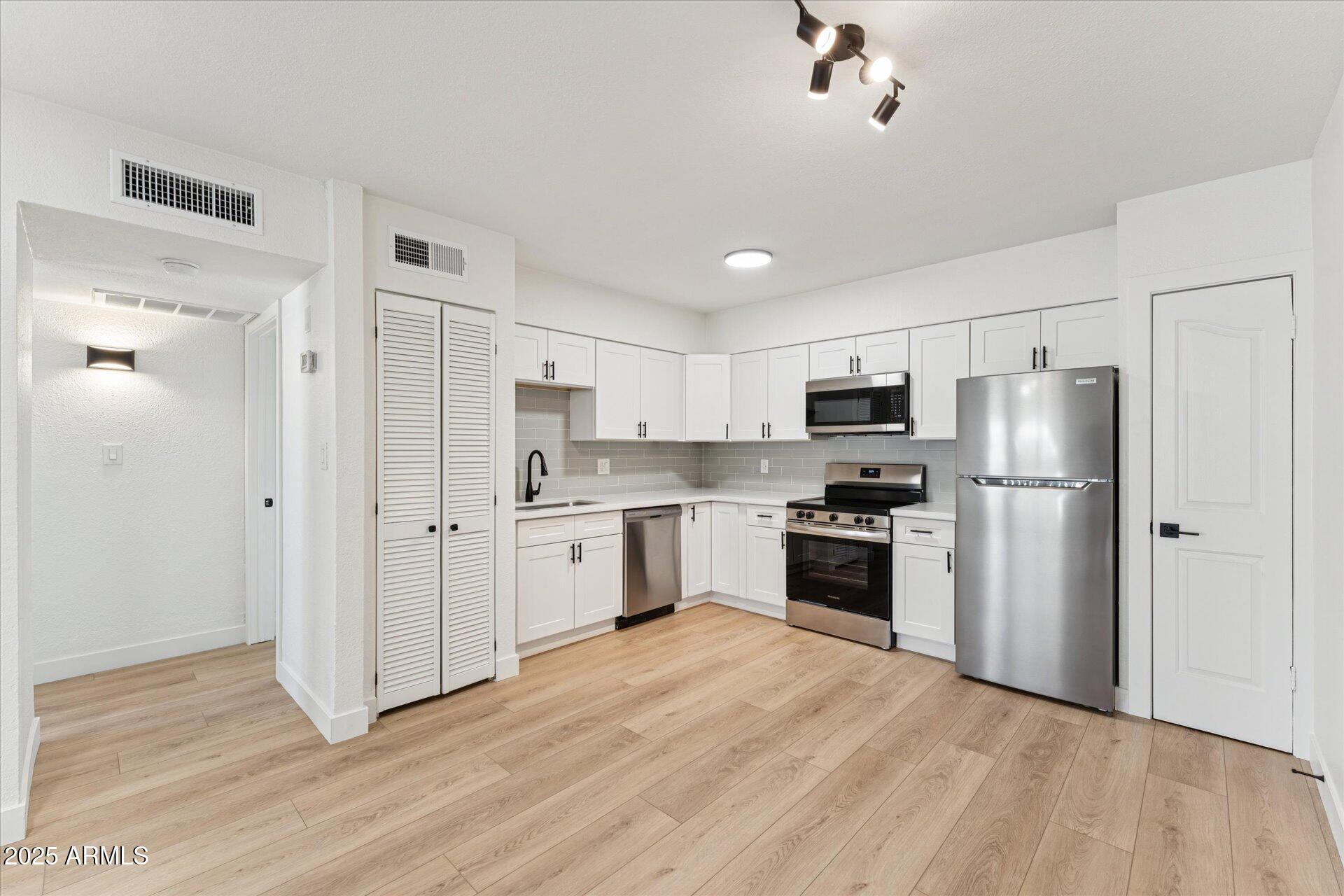 830 South Dobson Road, Unit 19 Mesa, AZ 85202 - Photo 7 of 15 07-Kitchen
