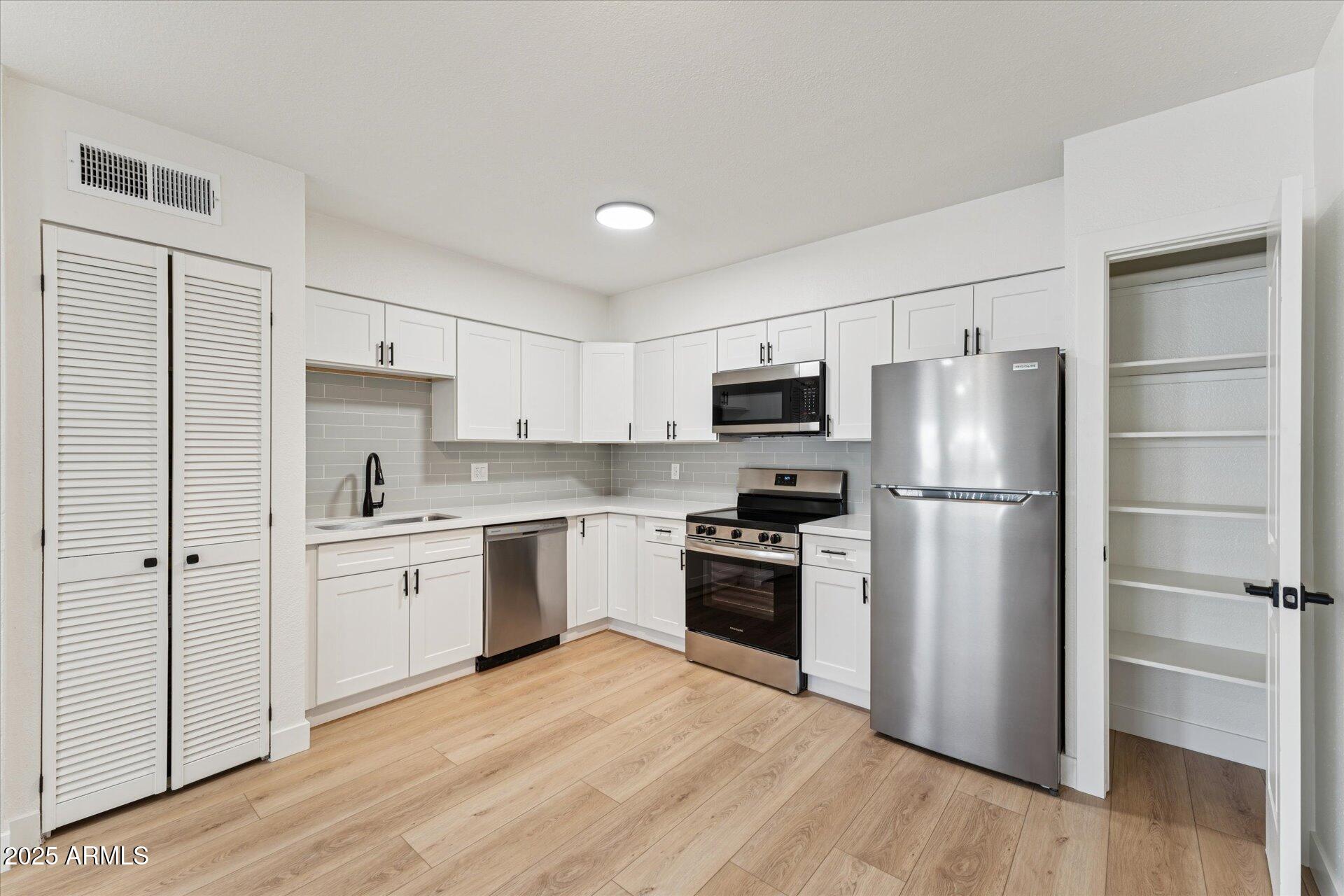 830 South Dobson Road, Unit 19 Mesa, AZ 85202 - Photo 8 of 15 08-Kitchen