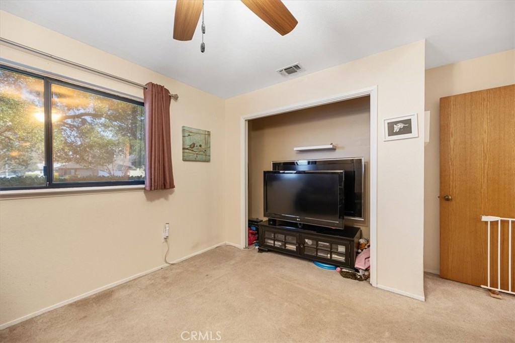 834 Nicklaus Street Paso Robles, CA 93446 - Photo 22 of 37 a living room with furniture and a flat screen tv