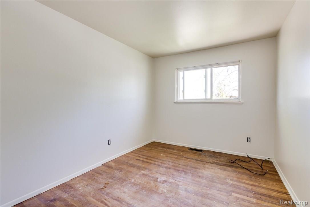 128 Bert Ln Inkster MI 48141-large-007-6-Bedroom-1500x1000-72dpi.jpg