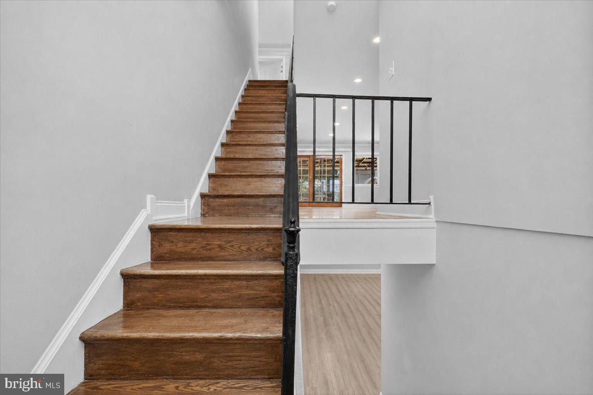 4233 Lawnside Road Philadelphia, PA 19154 - Photo 21 of 35 stairs from front entry