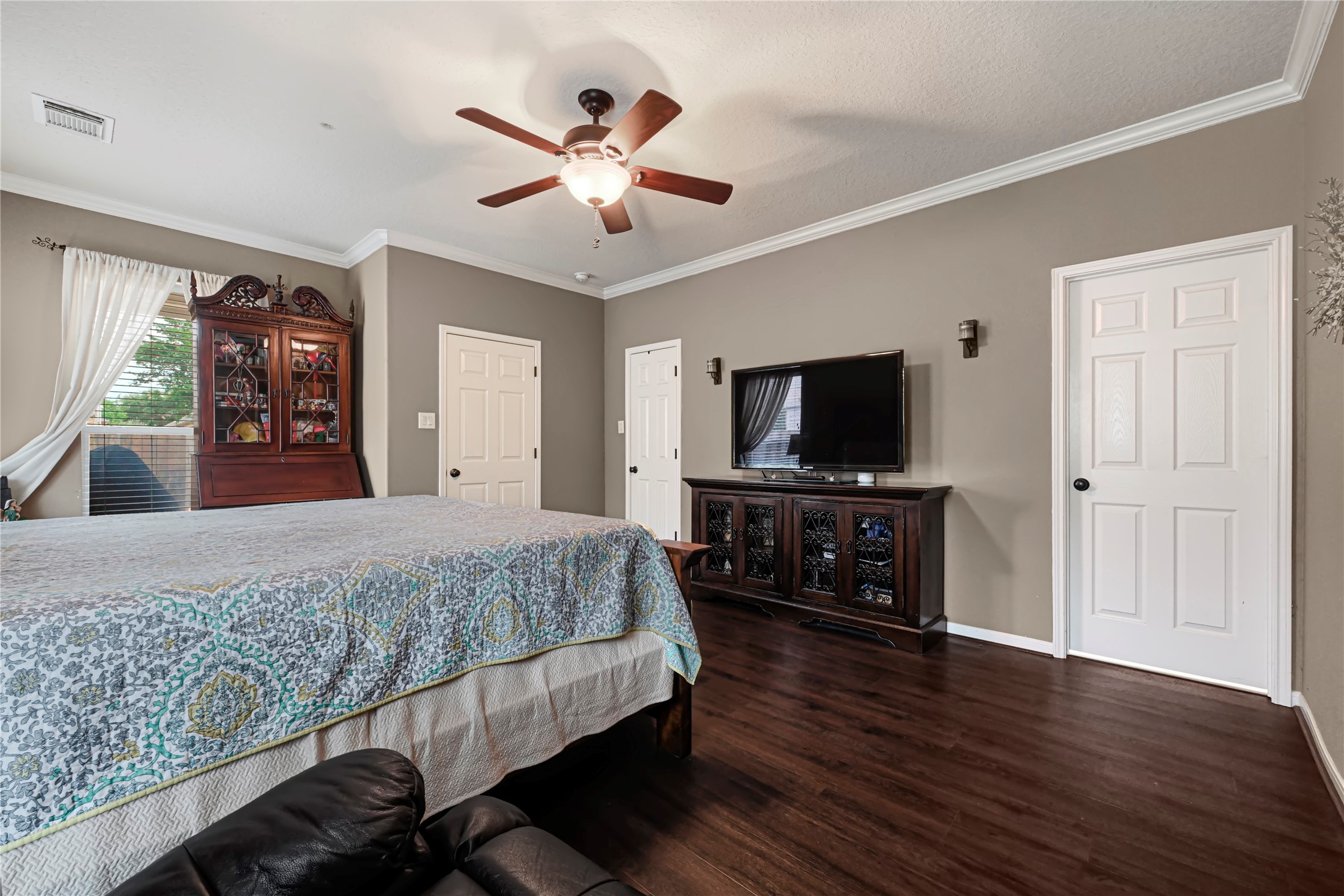 15306 Progress Ridge Way Cypress, TX 77429 - Photo 17 of 37 a living room with furniture and a flat screen tv