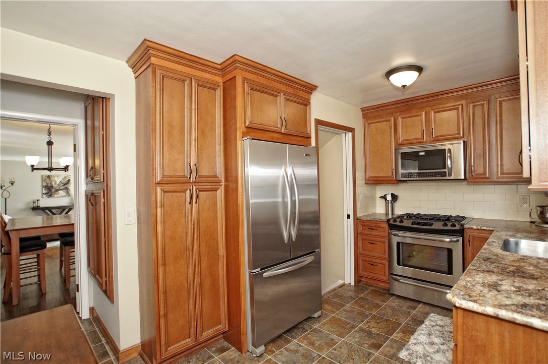 4843 North Sedgewick Road Cleveland, OH 44124 - Photo 10 of 31 Gallery Image 10