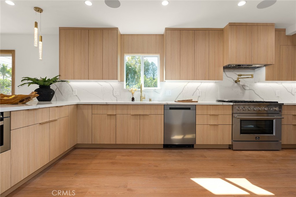 5802 Norwich Avenue Sherman Oaks, CA 91411 - Photo 11 of 49