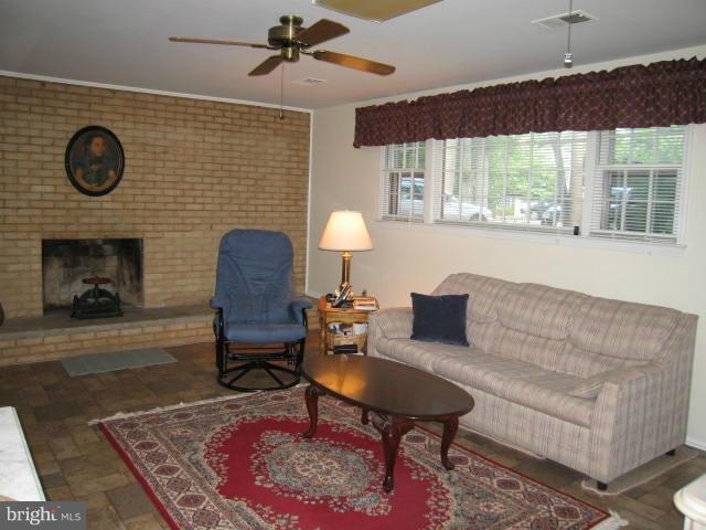 636 Marshall Road Southwest Vienna, VA 22180 - Photo 14 of 29 Family Room