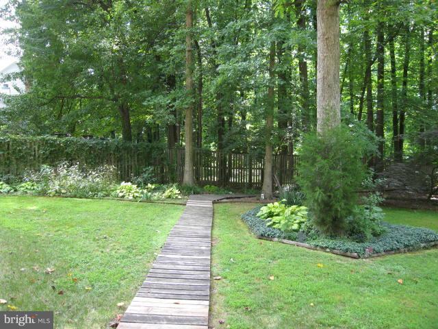 636 Marshall Road Southwest Vienna, VA 22180 - Photo 22 of 29 Exterior (Rear)
