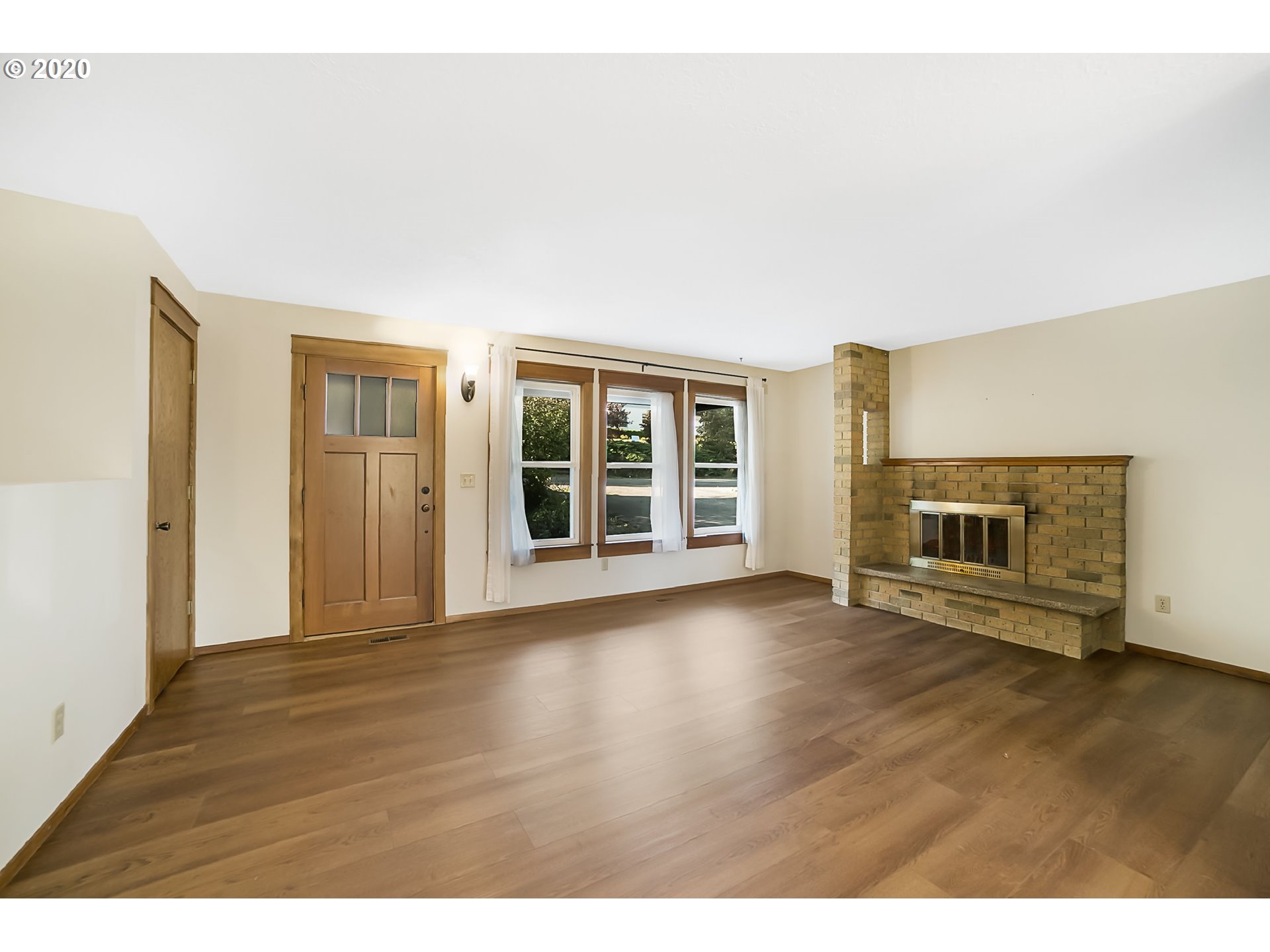3831 Southwest Alice Street Portland, OR 97219 - Photo 3 of 30 Gallery Image 3