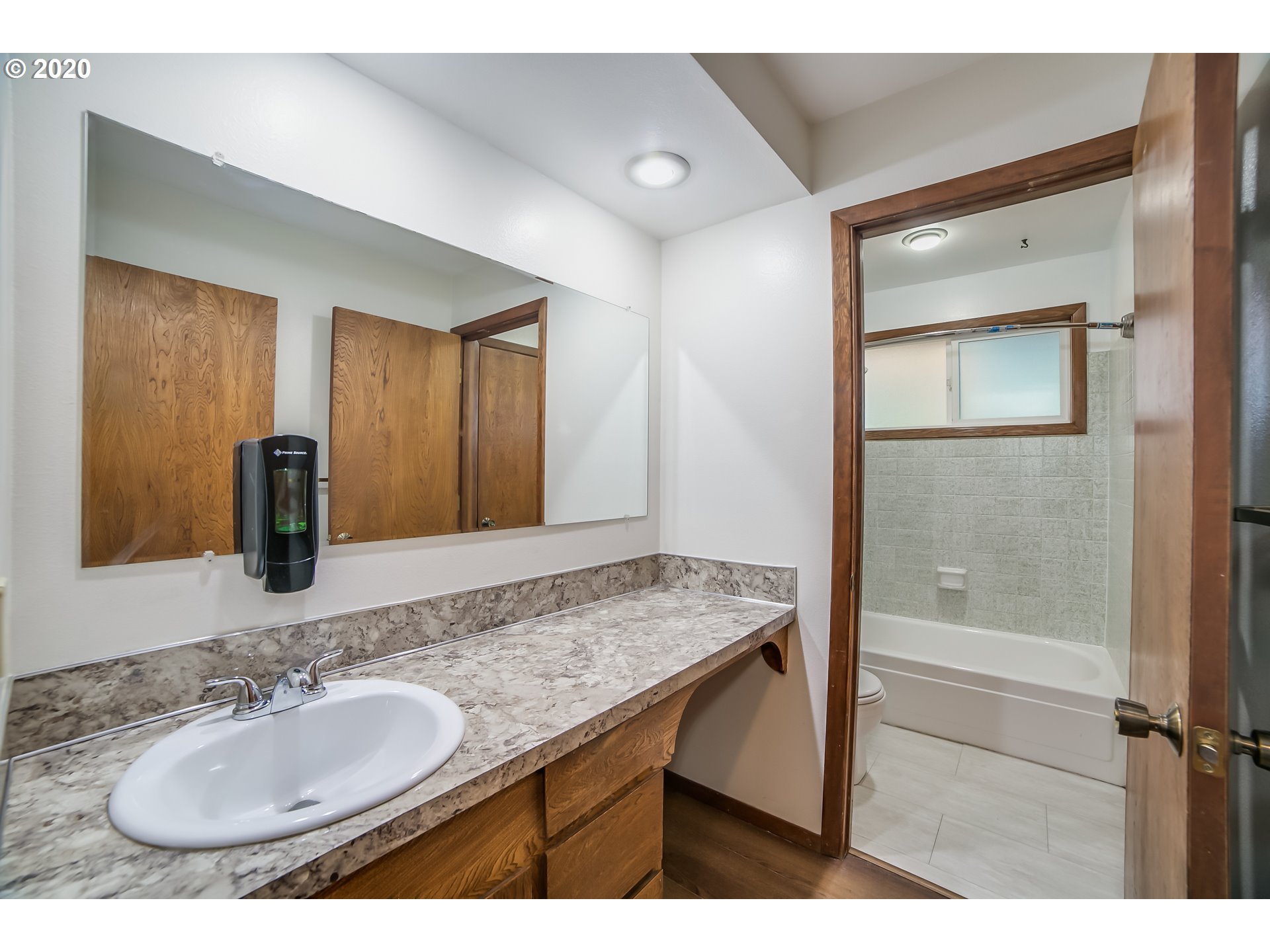 3831 Southwest Alice Street Portland, OR 97219 - Photo 8 of 30 Gallery Image 8