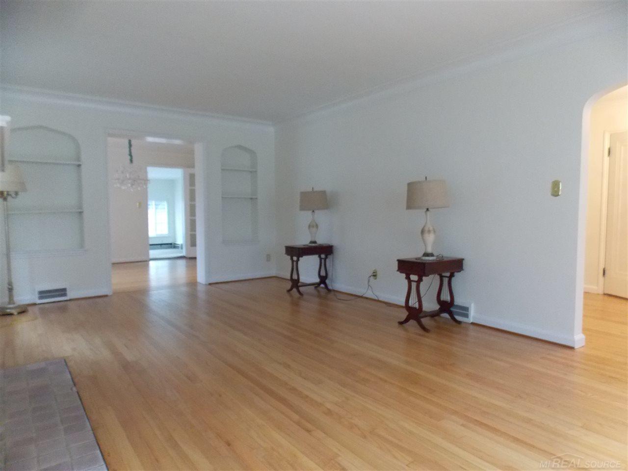 330 Merriweather Road Grosse Pointe, MI 48236 - Photo 6 of 21 31316882-5.JPG