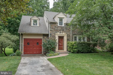 $925,000 | 525 West Beechtree Lane, Wayne, PA 19087