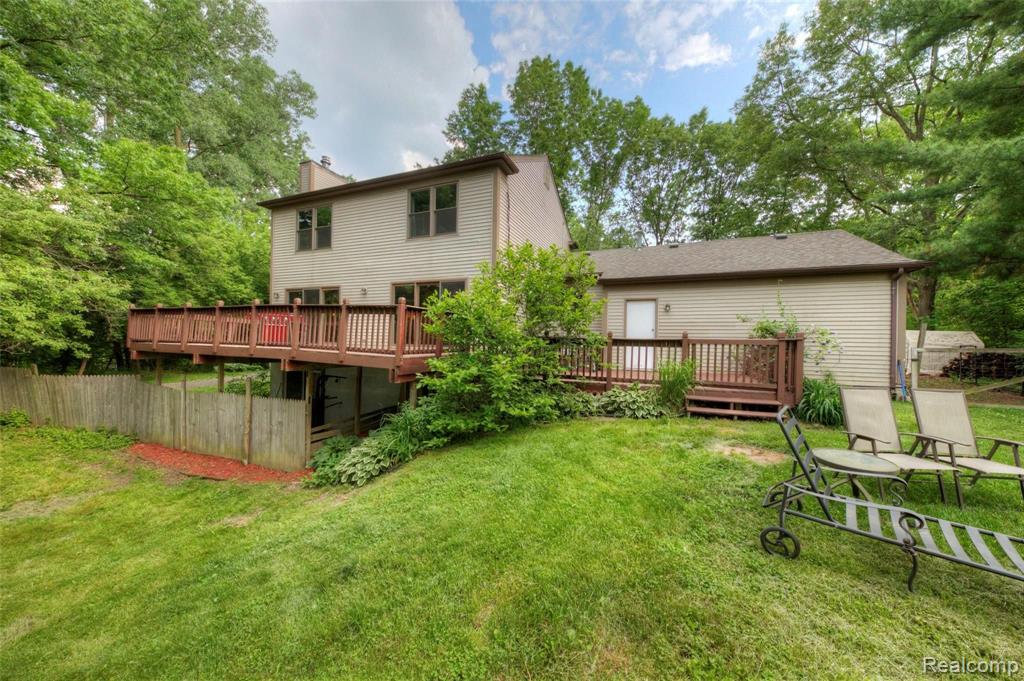 8164 Rattalee Lake Road Clarkston, MI 48348 - Photo 6 of 96