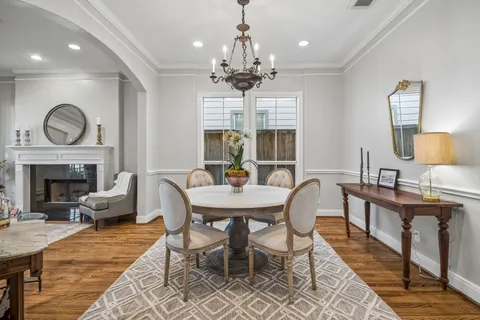 $709,999 | 1022 East 27th Street, Houston, TX 77009