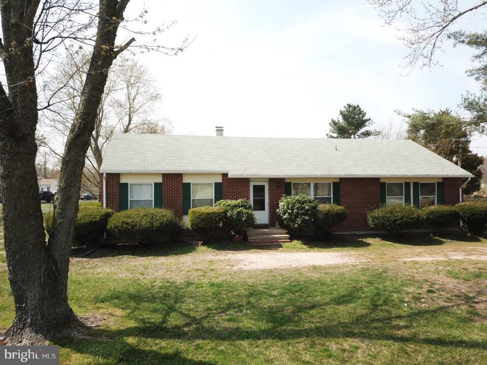 Brick fronted ranch home