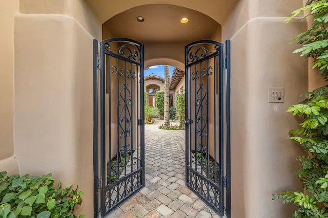 a view of entryway with a flower garden