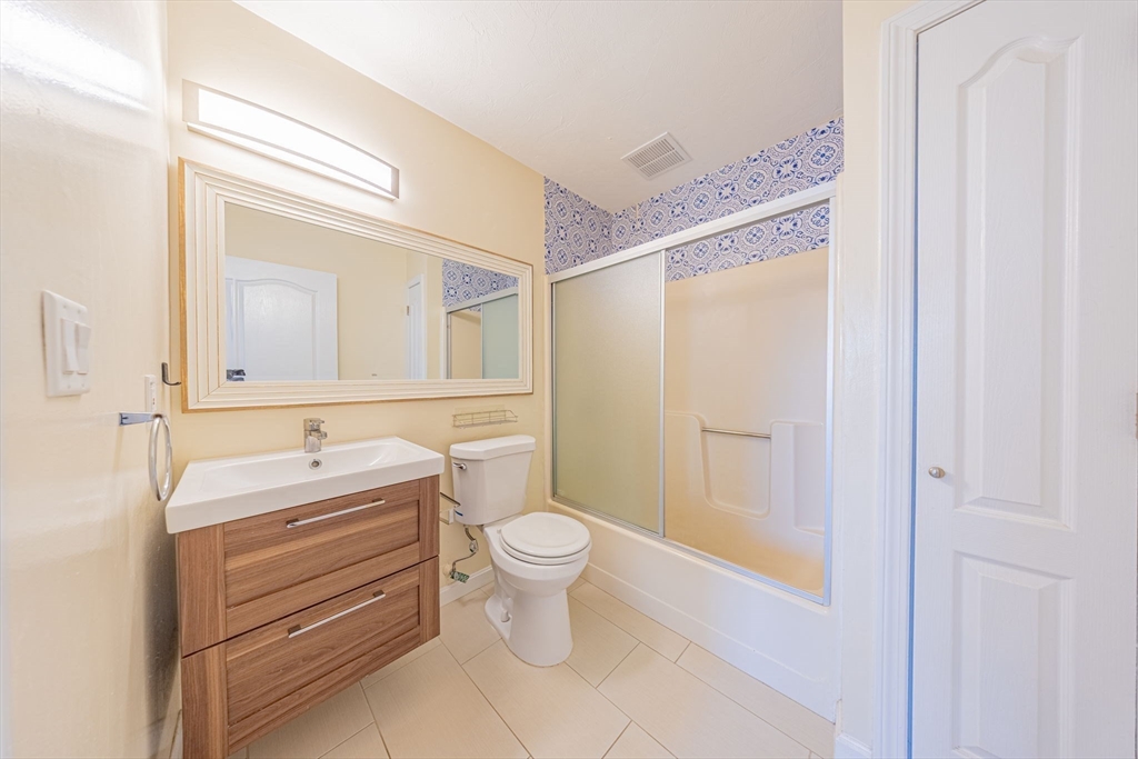 4 Rowe Court, Unit 4 Boston, MA 02131 - Photo 16 of 20 Gallery Image 16