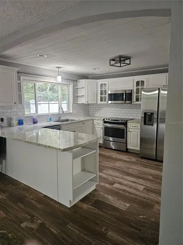 $2,300 | 9860 Skewlee Road, Thonotosassa, FL 33592