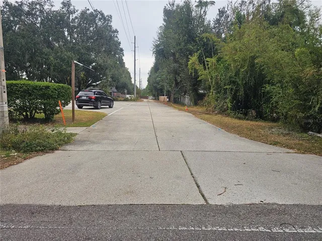 $2,300 | 9860 Skewlee Road, Thonotosassa, FL 33592