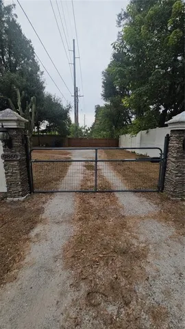 $2,300 | 9860 Skewlee Road, Thonotosassa, FL 33592