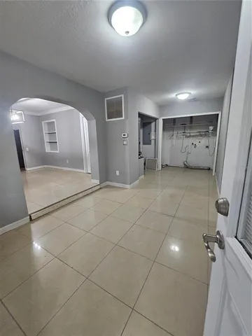 $2,300 | 9860 Skewlee Road, Thonotosassa, FL 33592