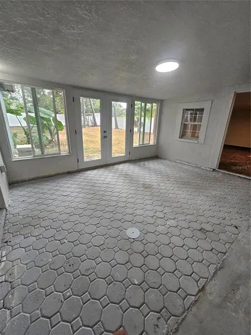 $2,300 | 9860 Skewlee Road, Thonotosassa, FL 33592