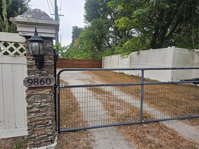 $2,300 | 9860 Skewlee Road, Thonotosassa, FL 33592