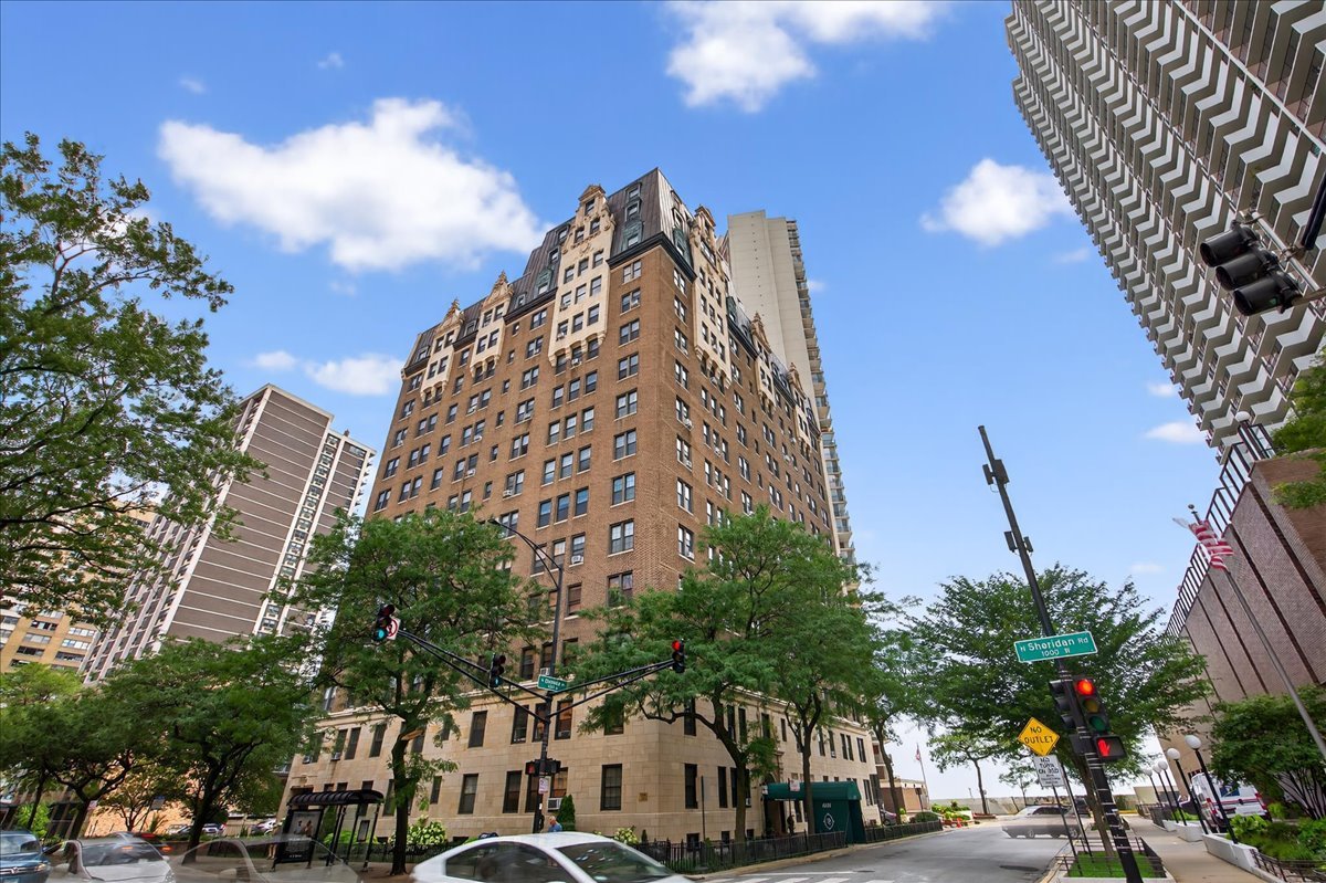 6101 North Sheridan Road, Unit 12E Chicago, IL 60660 - Photo 1 of 14 a view of street with view of building
