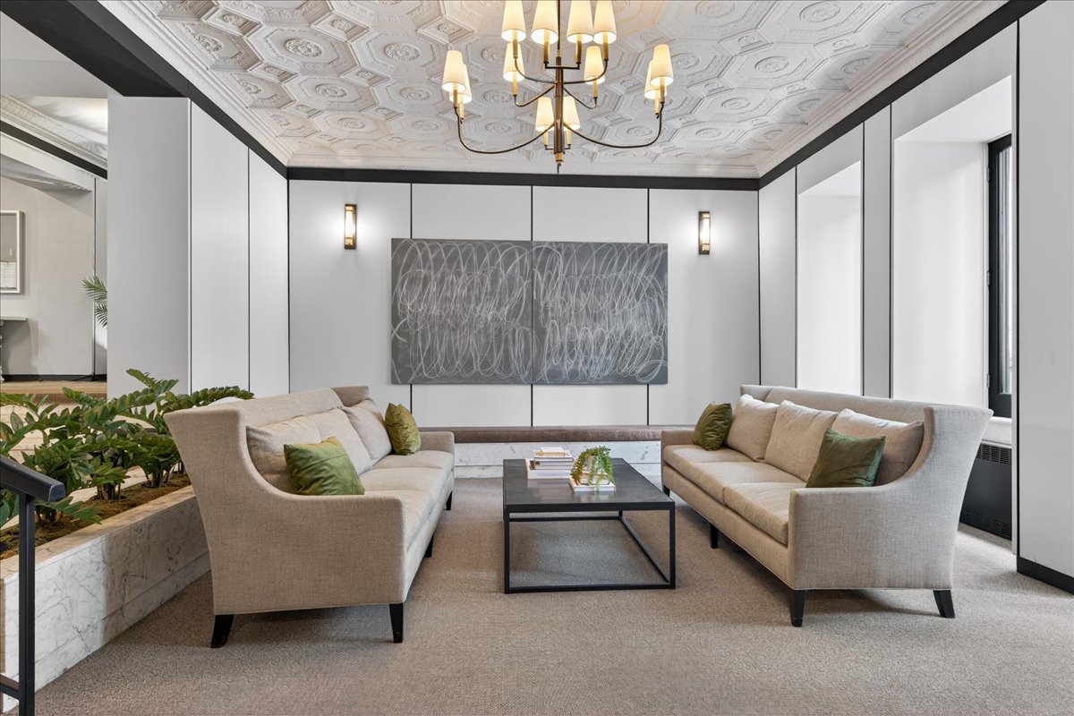 6101 North Sheridan Road, Unit 12E Chicago, IL 60660 - Photo 12 of 14 a living room with furniture and wooden floor
