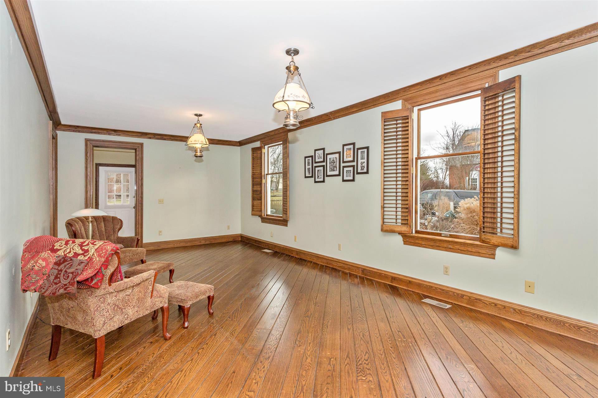 5025 Harney Road Taneytown, MD 21787 - Photo 7 of 30 Living Room