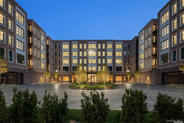 $1,550,000 | 100 Garvies Point Road, Unit 1202, Glen Cove, NY 11542