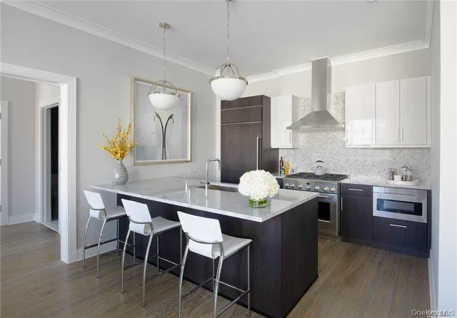 $1,550,000 | 100 Garvies Point Road, Unit 1202, Glen Cove, NY 11542