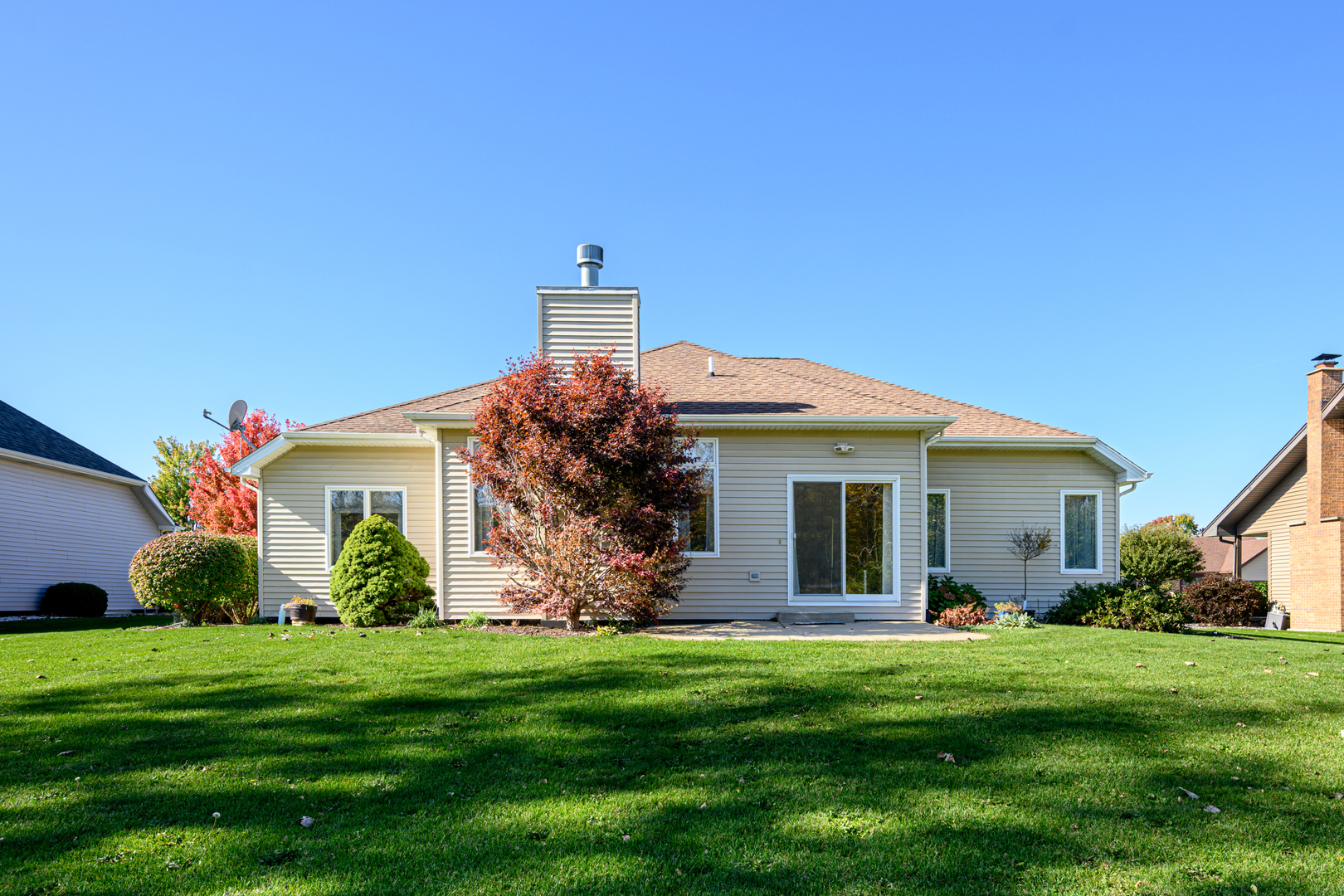592 South Walnut Street Manteno, IL 60950 - Photo 26 of 37 a front view of house with a garden