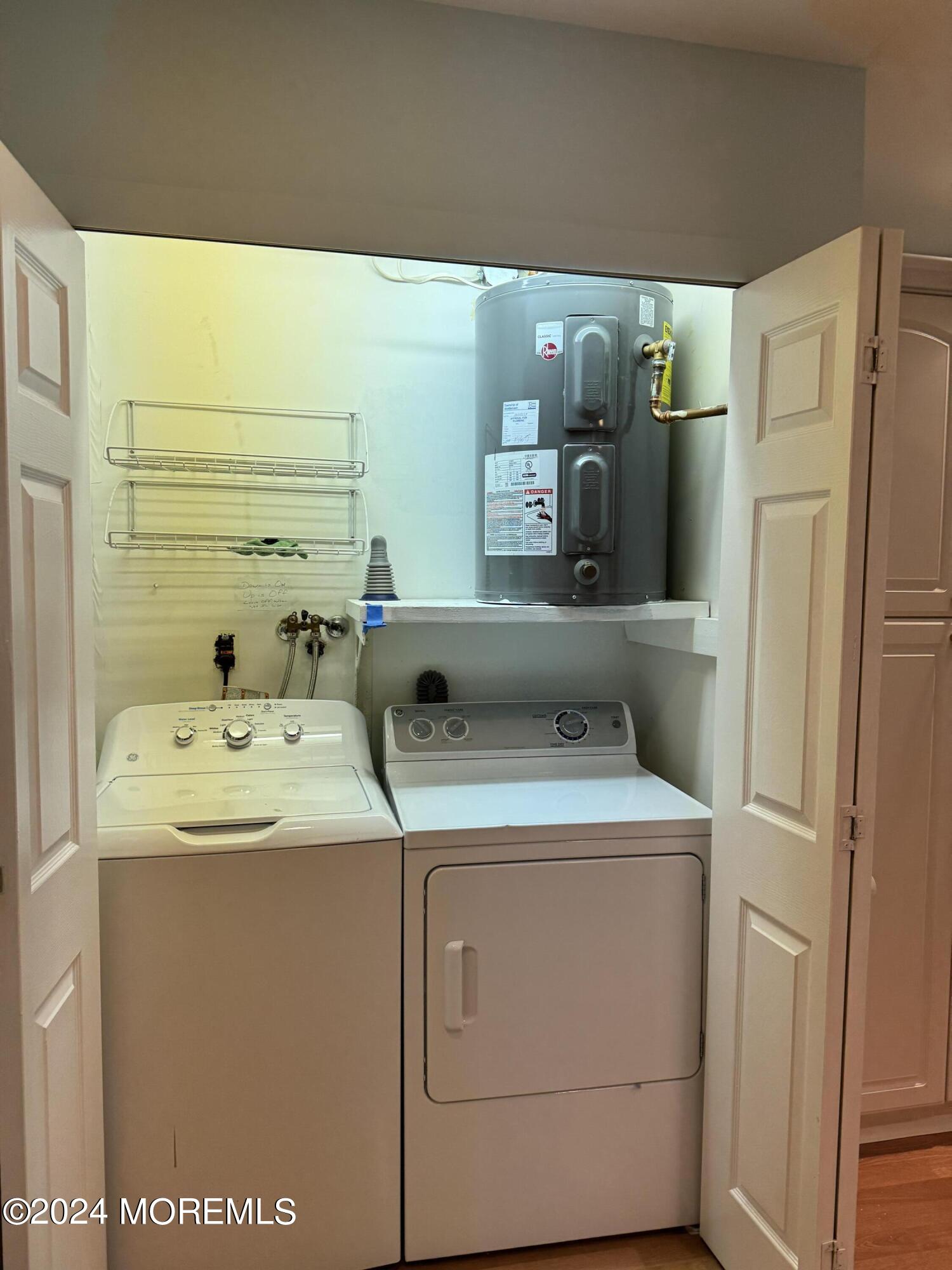 95 Lexington Court Red Bank, NJ 07701 - Photo 25 of 26 a utility room with dryer and washer