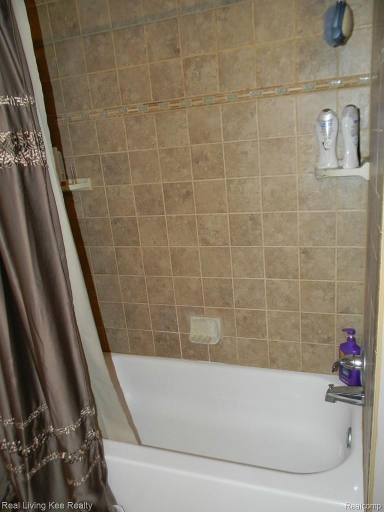 3717 Summit Ridge Drive Rochester, MI 48306 - Photo 48 of 64 DSCN7843.jpg